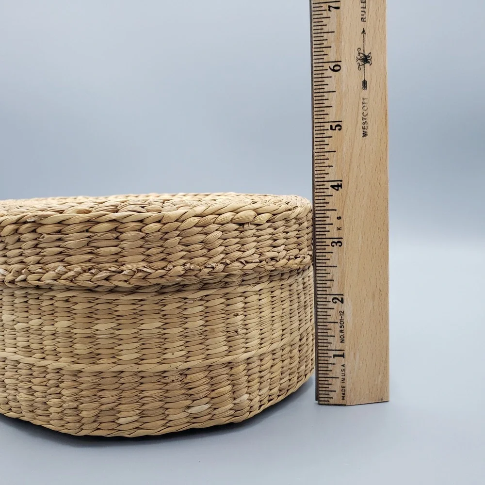 Vintage Sweet Grass Lidded Basket 70s to 90s Tightly Woven Excellent Shape‎ 6.5